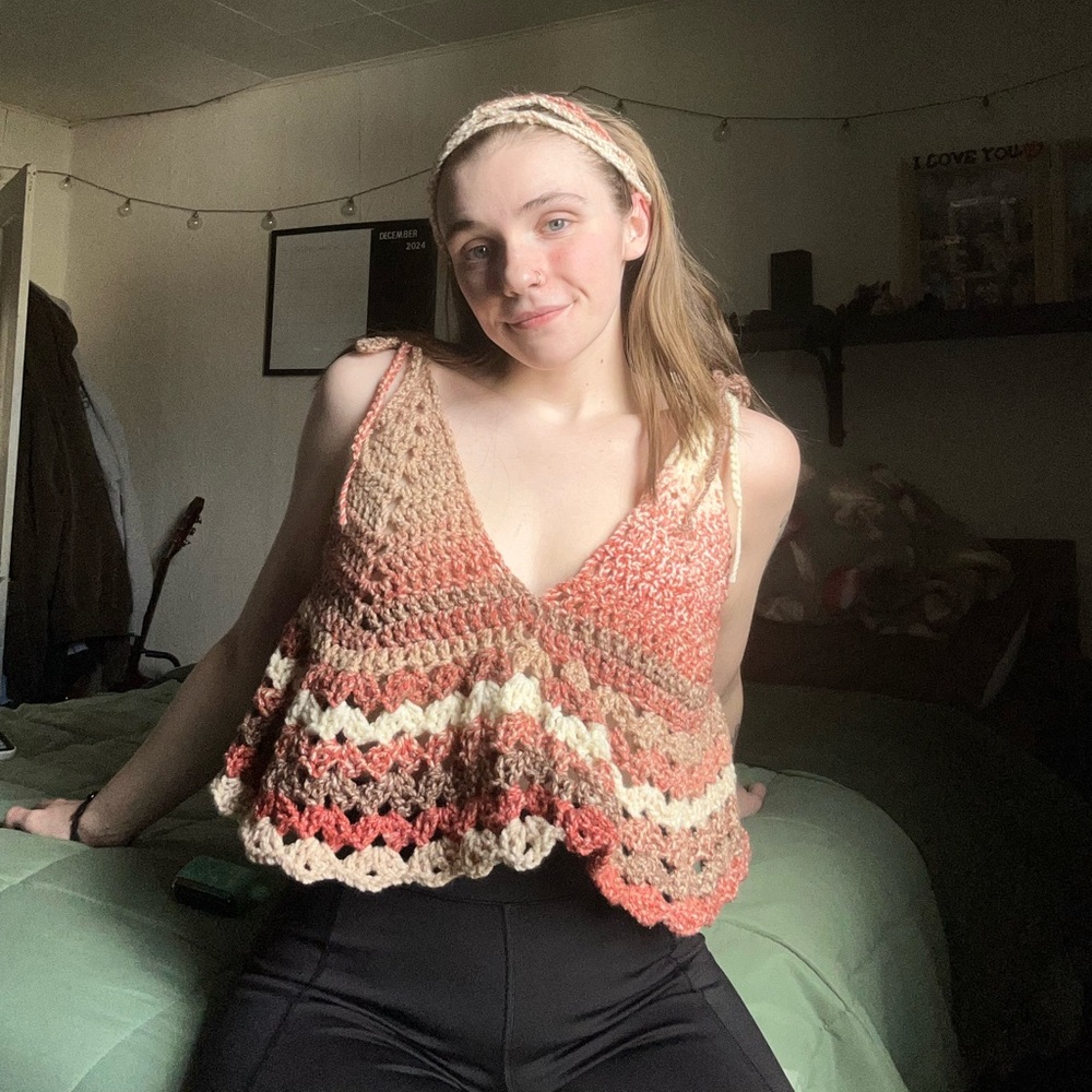 Crochet flowy crop top w/ matching headband 🧶